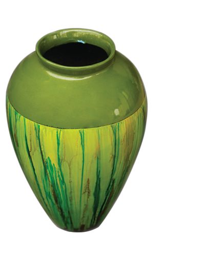 IA Crafts Vietnamese Lacquer Vase With Different Green Tones 